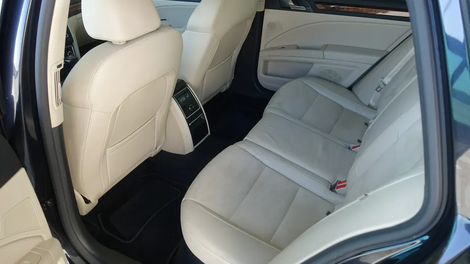 SKODA Superb -