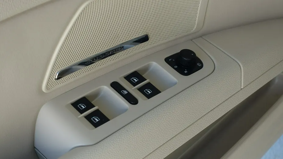 SKODA Superb -