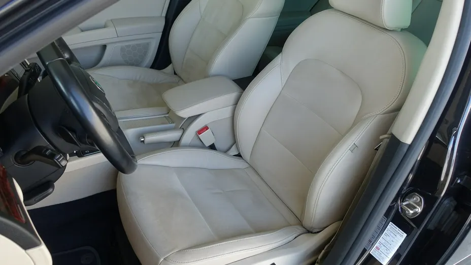 SKODA Superb -