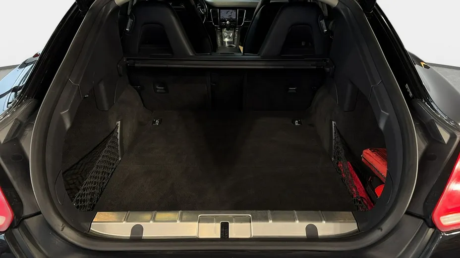PORSCHE Panamera -