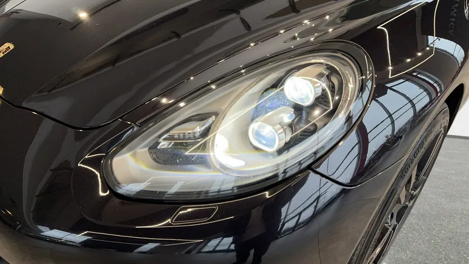 PORSCHE Panamera -