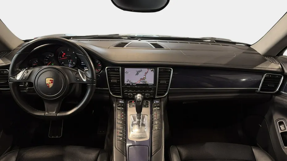 PORSCHE Panamera -