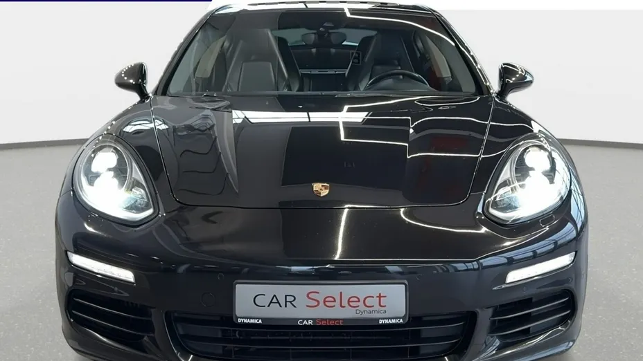 PORSCHE Panamera -