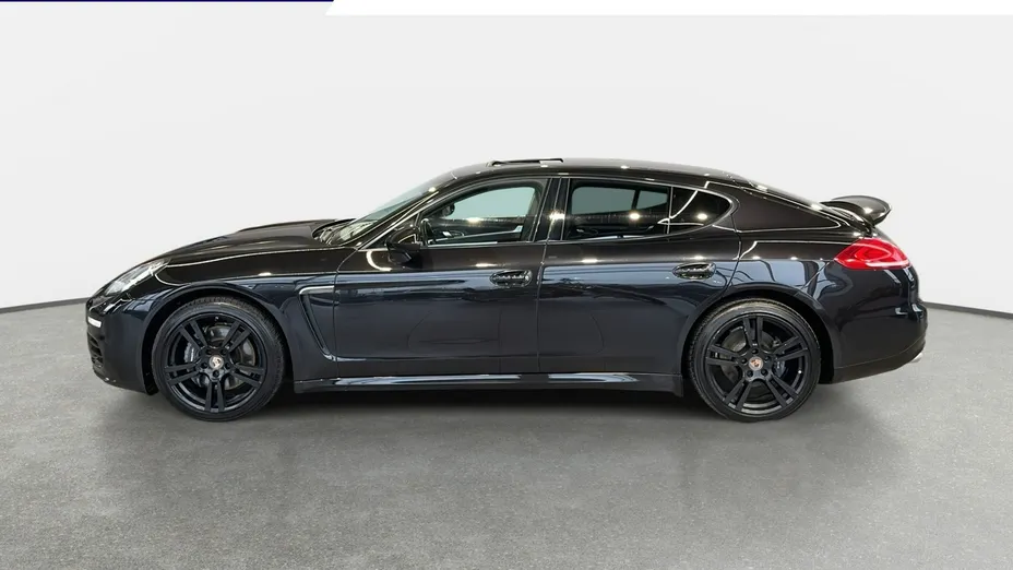PORSCHE Panamera -