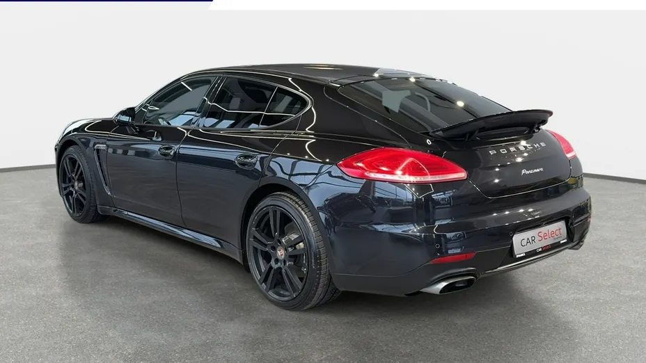 PORSCHE Panamera -
