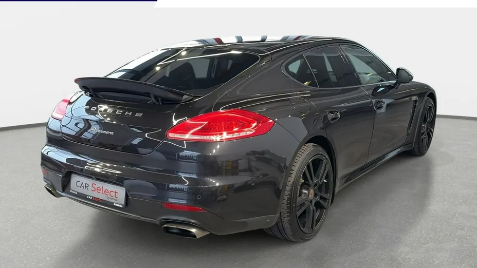 PORSCHE Panamera -