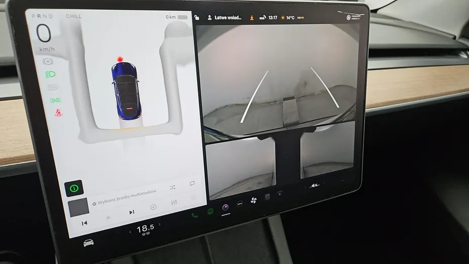 TESLA Model Y -