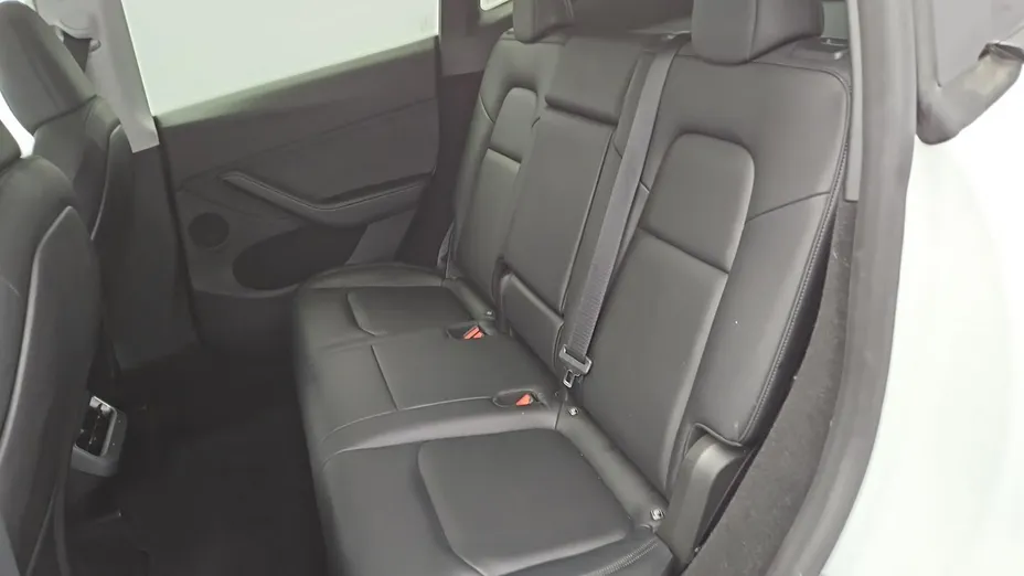 TESLA Model Y -