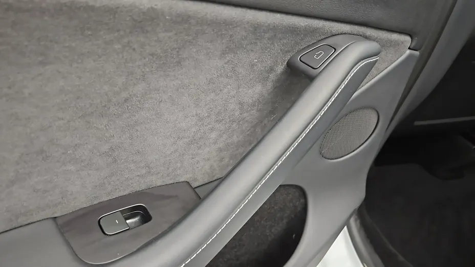 TESLA Model Y -