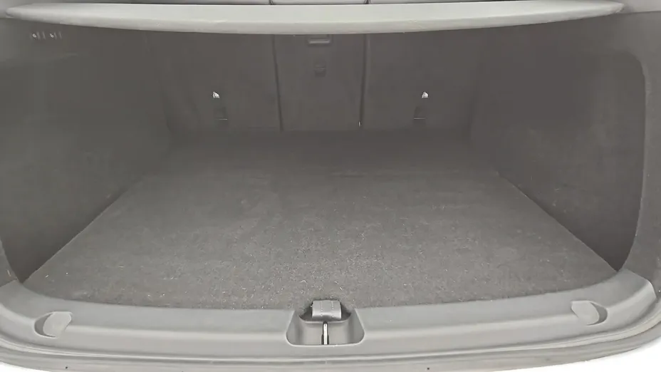 TESLA Model Y -