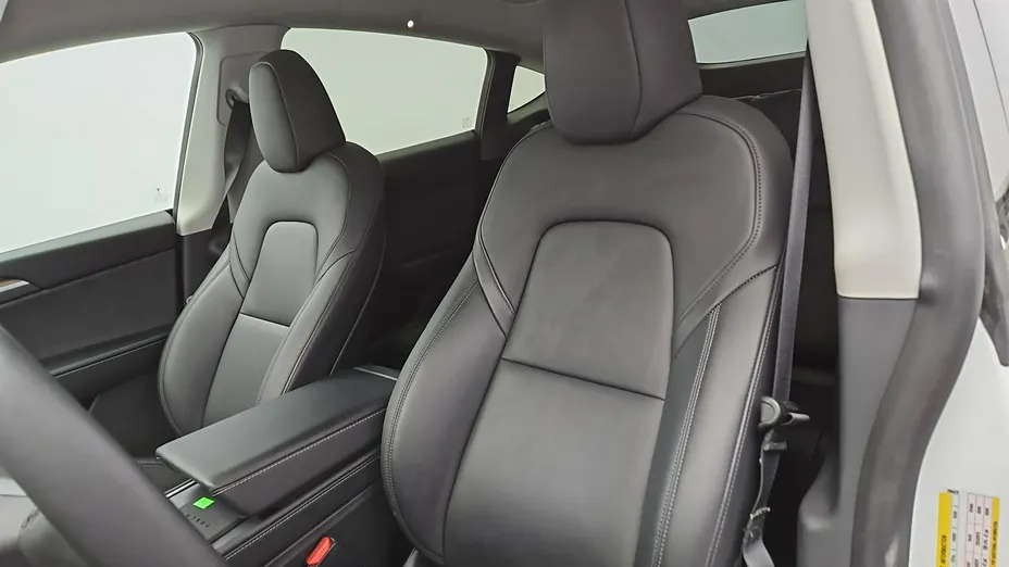 TESLA Model Y -