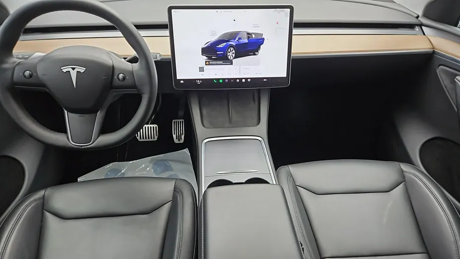 TESLA Model Y -