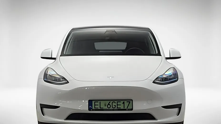 TESLA Model Y -
