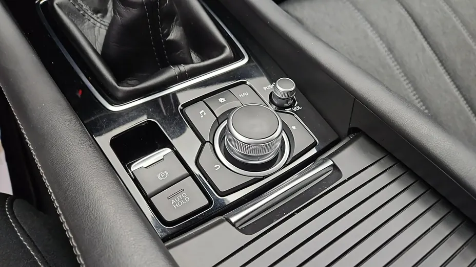 MAZDA 6 -