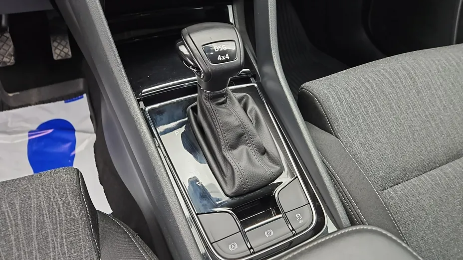 SKODA Karoq -