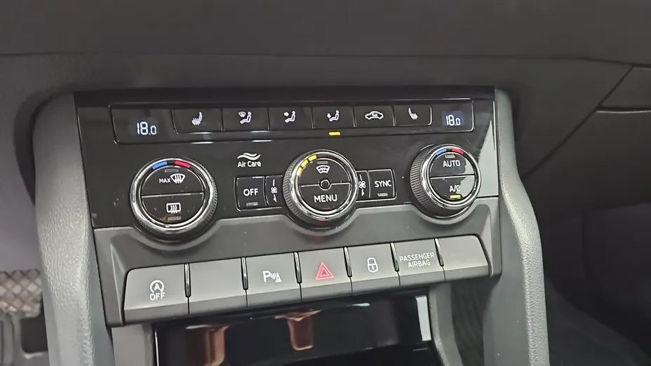 SKODA Karoq -