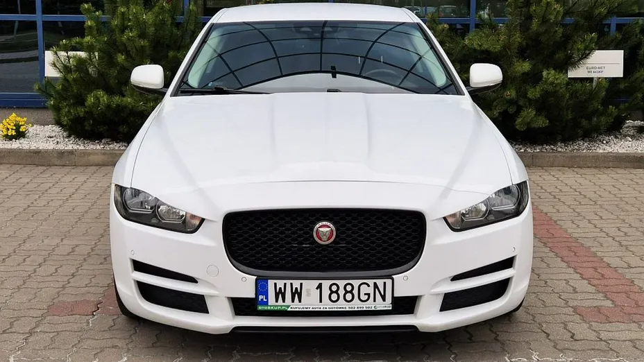 JAGUAR XE -