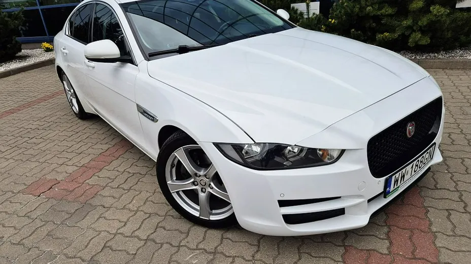 JAGUAR XE -