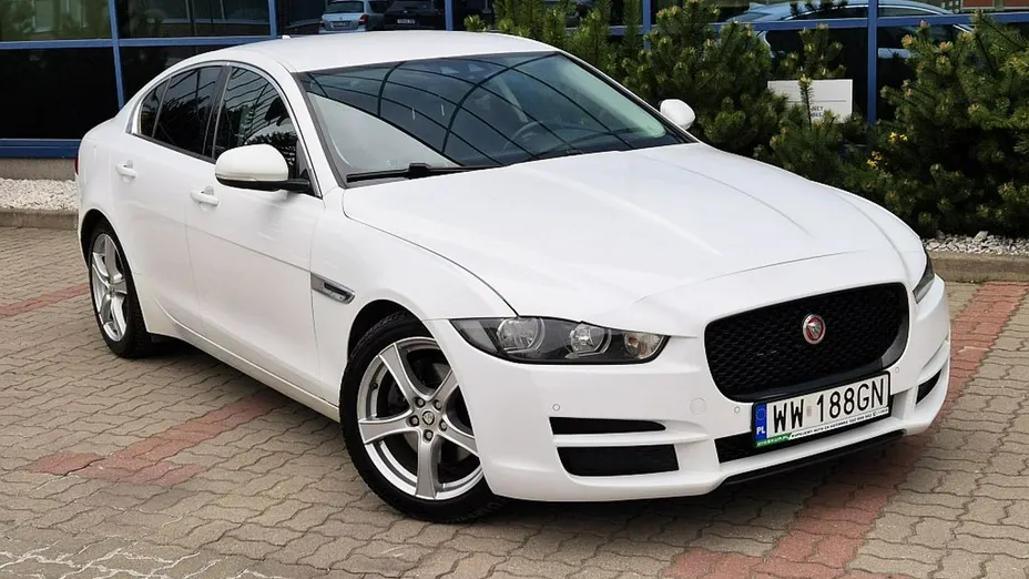 JAGUAR XE -