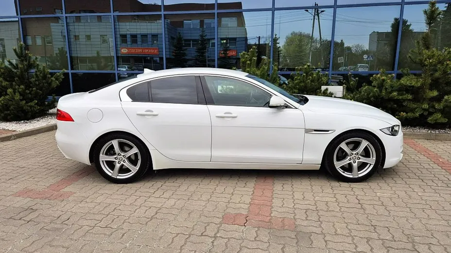 JAGUAR XE -