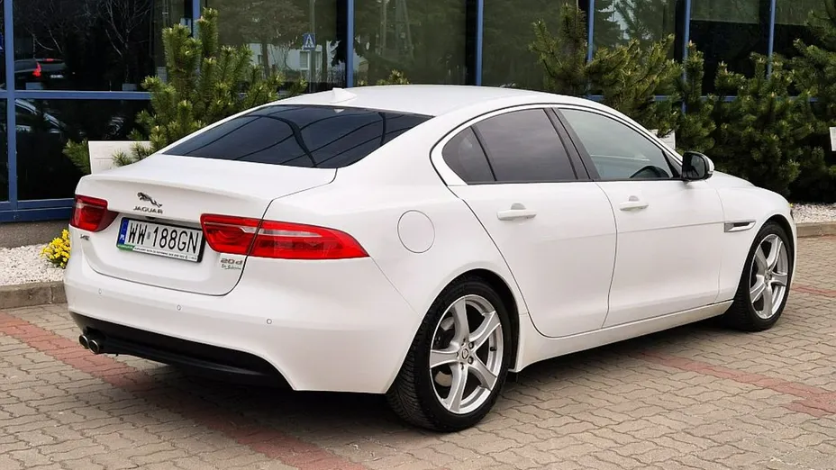 JAGUAR XE -