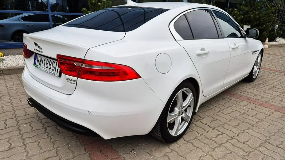 JAGUAR XE -