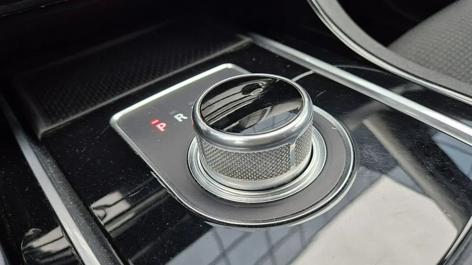 JAGUAR XE -