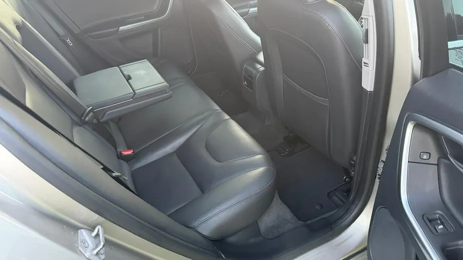 VOLVO V60 -