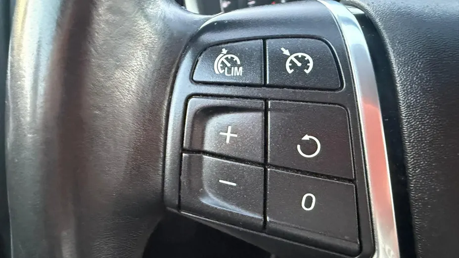 VOLVO V60 -