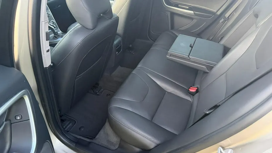 VOLVO V60 -