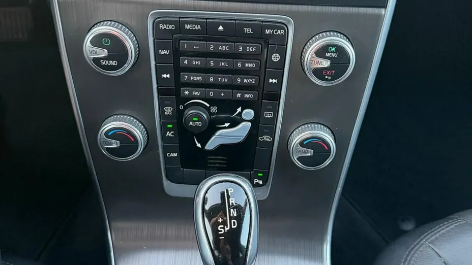 VOLVO V60 -
