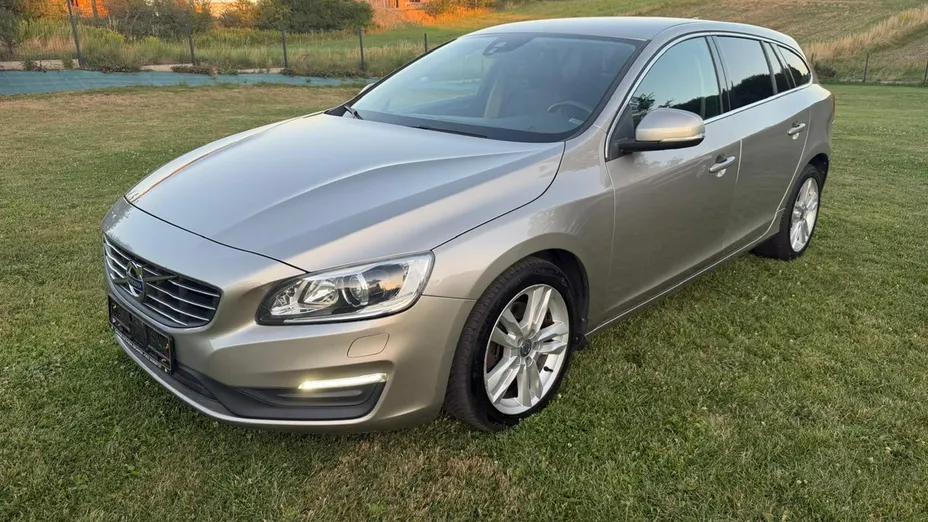 VOLVO V60 -