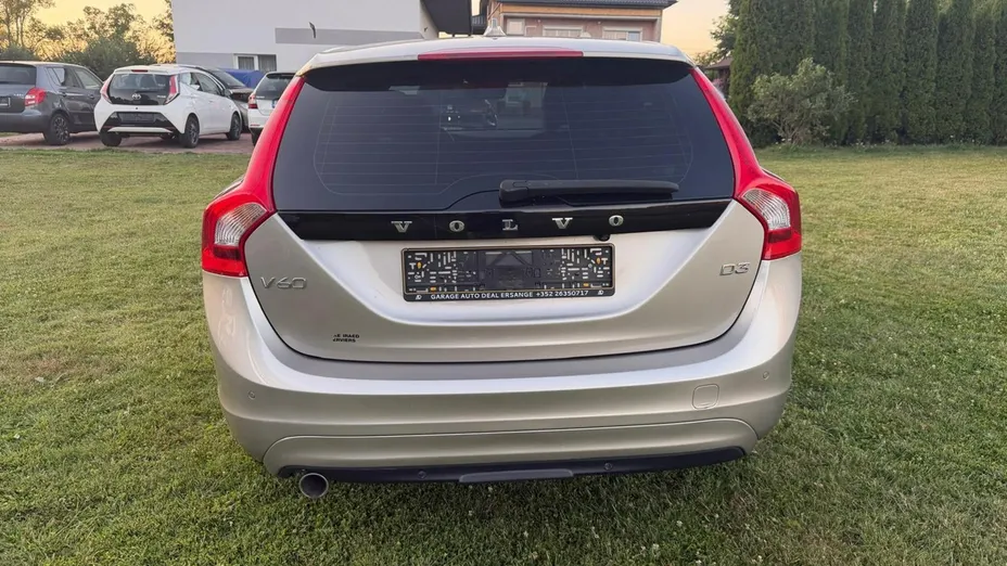 VOLVO V60 -