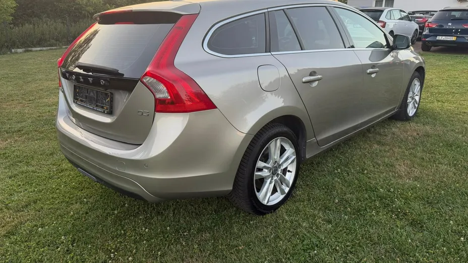 VOLVO V60 -