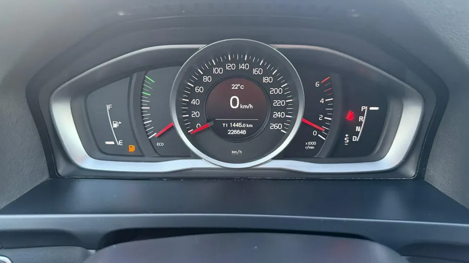 VOLVO V60 -