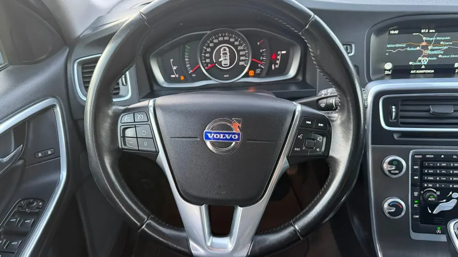 VOLVO V60 -