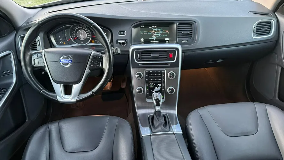 VOLVO V60 -