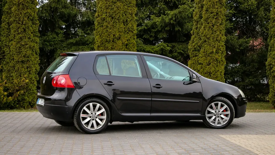 VOLKSWAGEN Golf -