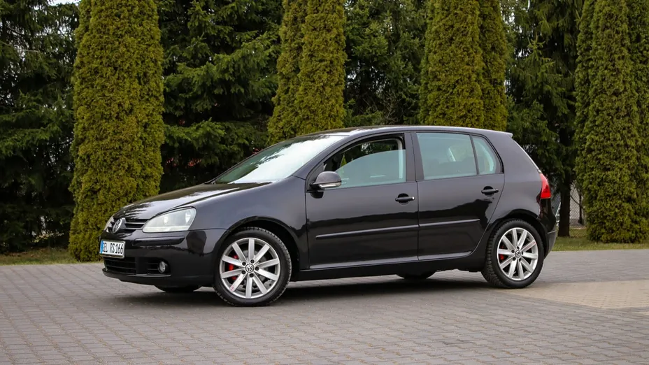 VOLKSWAGEN Golf -