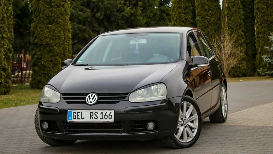 VOLKSWAGEN Golf -
