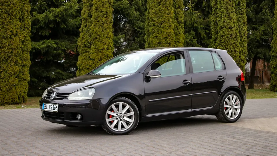 VOLKSWAGEN Golf -