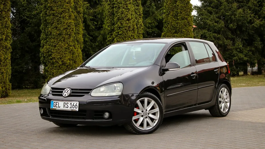 VOLKSWAGEN Golf -