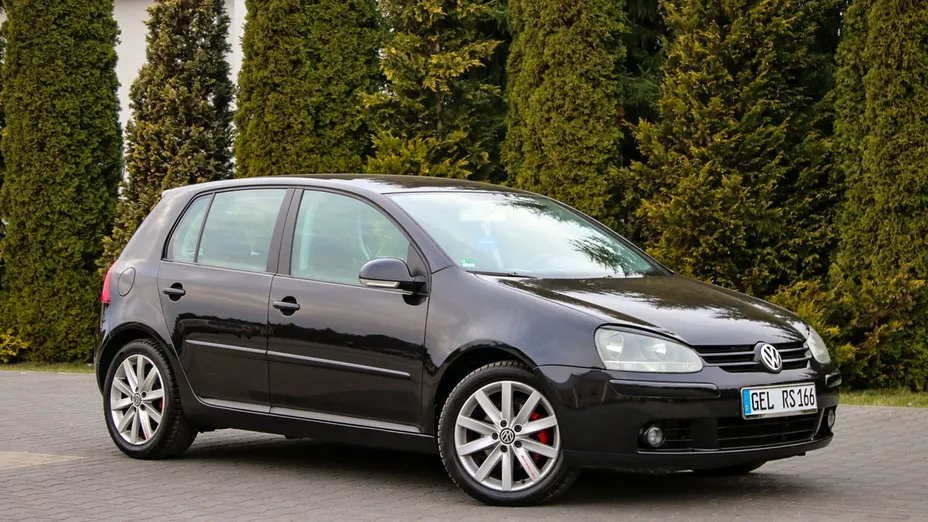 VOLKSWAGEN Golf -
