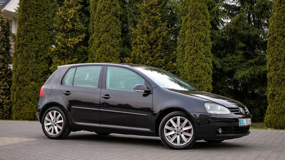 VOLKSWAGEN Golf -