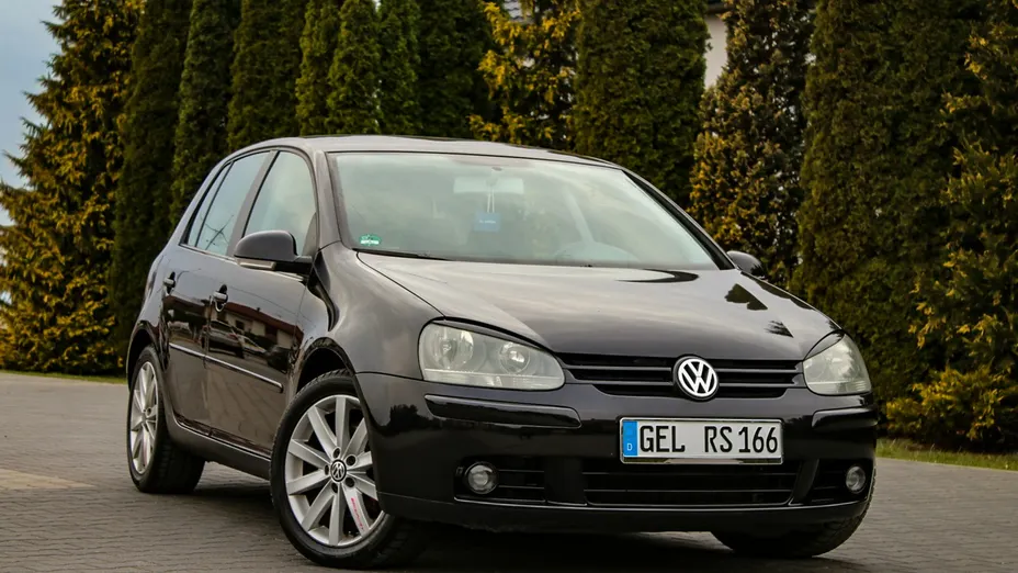 VOLKSWAGEN Golf -