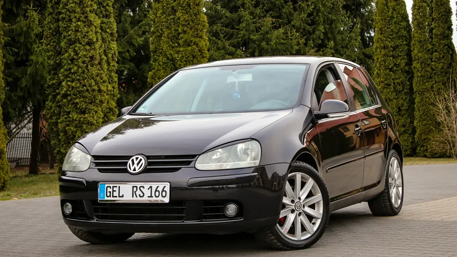 VOLKSWAGEN Golf -