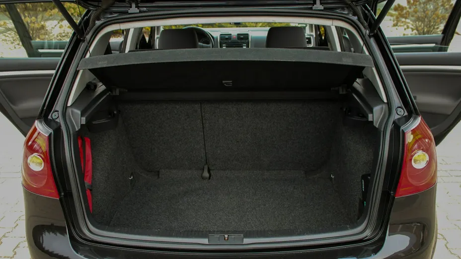 VOLKSWAGEN Golf -