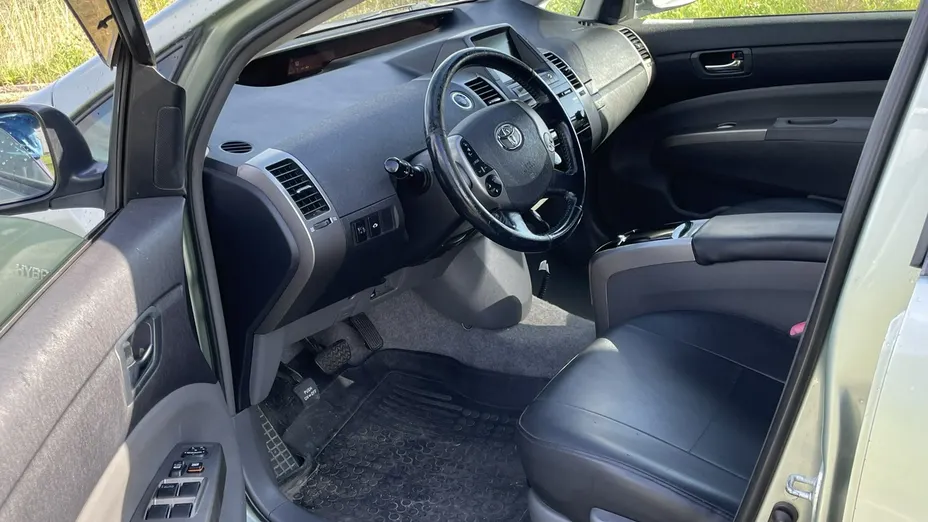 TOYOTA Prius -