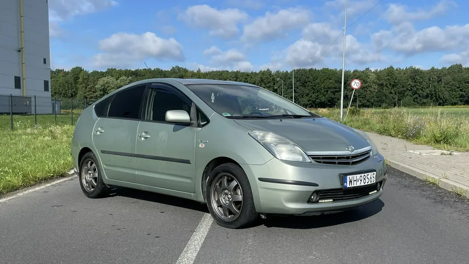 TOYOTA Prius -