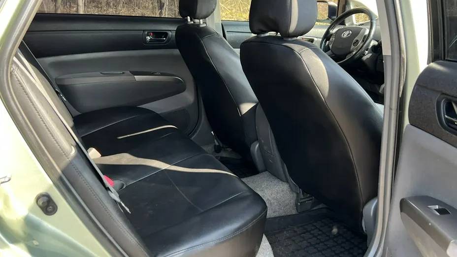 TOYOTA Prius -